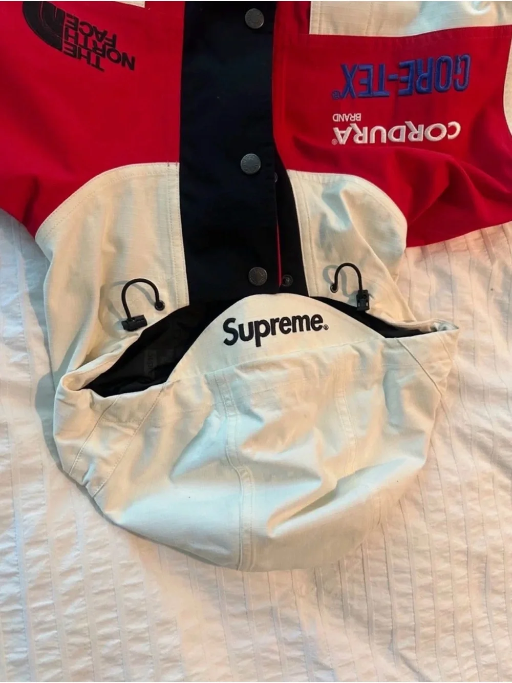 Supreme x The North Face Red & White Ski/Snowboard/Rain Jacket - Picture 4 of 6